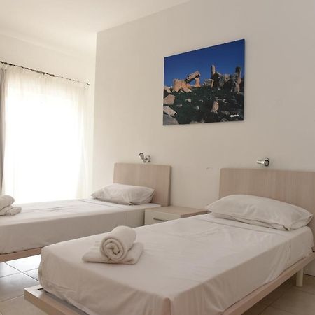 Hortensia 2 Bedroom Apartment St. Paul's Bay Bagian luar foto